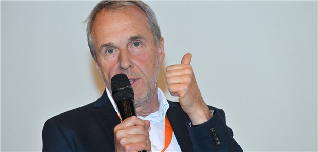 „Das Primärarztmodell ist ein Schlagwort, wir wissen nicht, was es bedeutet“: Dr. Uwe Meier, Vorsitzender des Berufsverbands Deutscher Neurologen, beim „Gesundheitskongress des Westens 2025“ in Köln.