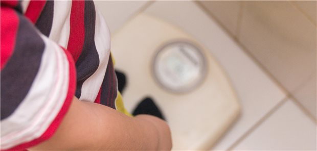 Adipositas verschlechtert wohl Prognose von Kindern mit Krebs Adipositas zum Zeitpunkt einer Krebsdiagnose verschlechtert wohl die Prognose betroffener Kinder, legt eine kanadische Studie nahe. Es bestehe deshalb eine dringende Notwendigkeit, die Epidemie der kindlichen Adipositas zu reduzieren, sagen die Forschenden.