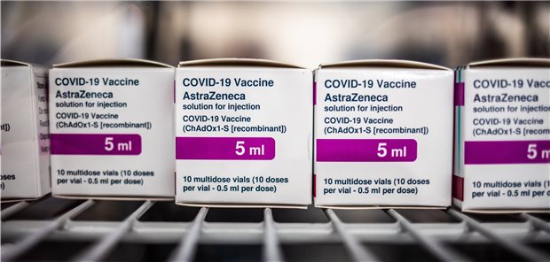 Alle für alle: VaxzevriaTextbaustein: war kann mittlerweile in vier Bundesländern ohne Priorisierung an alle Erwachsenen verimpft werden.