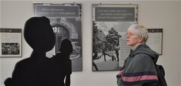 „Das leere Sprechzimmer“: Die Rückkehr jüdischer Ärztinnen und Ärzten aus dem Exil im Fokus Allgemeinmedizinerin Birte Vogel, die dem Vorbereitungsteam angehört, besucht in Rehburg eine Ausstellung über die Verfolgung jüdischer Mitbürgerinnen und Mitbürger während der Nazizeit.