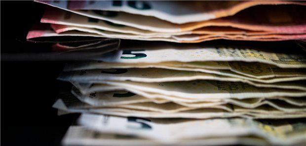 Geldscheine auf einem Stapel