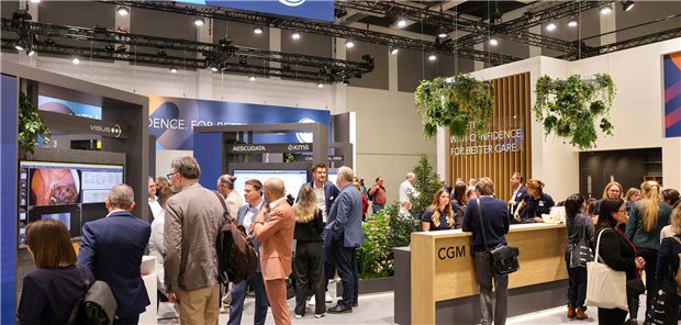 PVS-News von der DMEA – KI für die Praxis, System in der Cloud und Interoperabilität Andrang am Stand der CGM Deutschland AG während der DMEA 2025: Die Anbieter von Praxisverwaltungssystemen zeigen aktuell, welche neuen Anwendungen unter anderem durch KI in den Praxen demnächst Einzug halten können.
