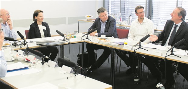 Angeregte Diskussion: Wolfgang van den Bergh, Dr. Dorothee Brakmann, Professor Frank Jessen, Dr. Christoph Bug, Dr. Martin Danner.