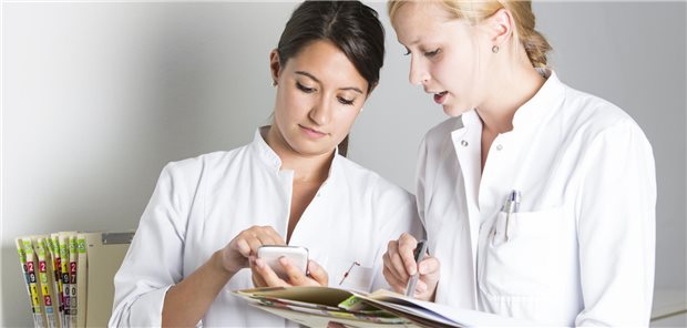 Arbeiten iim Team: Das ist für eine Praxis in Schmallenberg im Hochsauerlandkreis längst gelebte Realität.