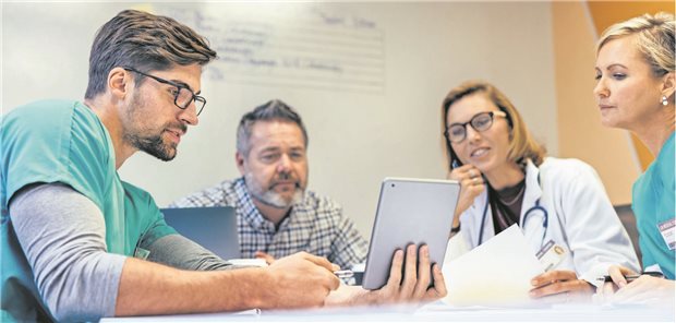 Auch im ambulanten Bereich werden Routinedaten zur Qualitätsmessung eingesetzt, etwa im AOK-Projekt „Qualität in Arztnetzen – Transparenz mit Routinedaten“ (QuATRo).