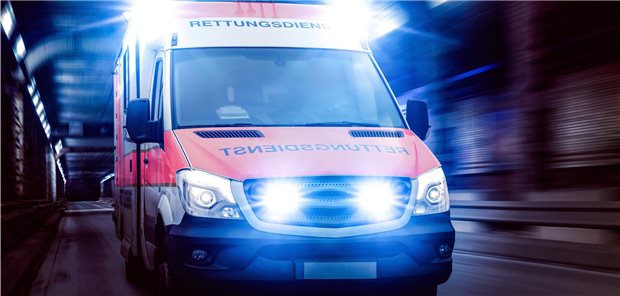 Schlaganfall als Erstsymptom bei jungen COVID-19-Patienten Auch in Corona-Zeiten sollte man bei Verdacht auf einen Schlaganfall nicht auf einen Notruf verzichten.