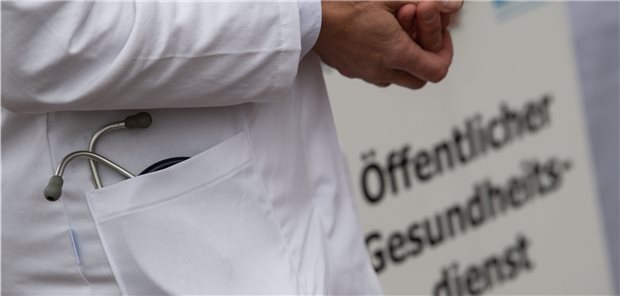 Diskussion um ÖGD-Quote in Rheinland-Pfalz Auch in Rheinland-Pfalz gibt es viel zu wenige Ärzte im Öffentlichen Gesundheitsdienst. Die Kammer fordert die kommunalen Arbeitgeber auf, endlich einen Tarifvertrag einzuführen.