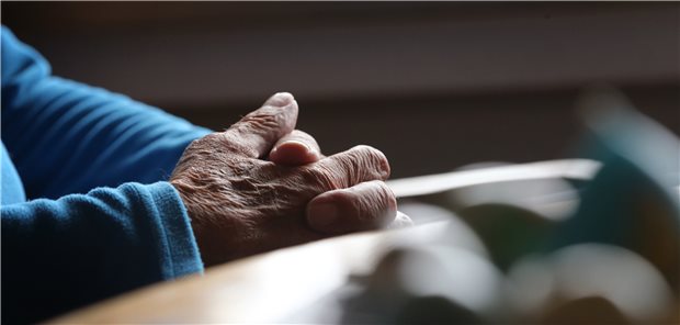 Auch wenn das Bundesverfassungsgericht Menschen ein Recht auf selbstbestimmtes Sterben zugesprochen hat, wird um die Auslegung des Urteils weiter gerungen.