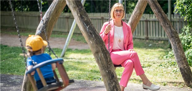 Auf dem Spielplatz hat Dr. Susanne Johna, Vorsitzende des Marburger Bundes und Mutter zweier mittlerweile erwachsener Kinder, früher viele Stunden verbracht.
