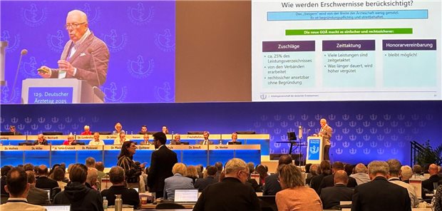 BÄK-Präsident Dr. Klaus Reinhardt argumentierte in Leipzig pro GOÄneu in der konsentierten Fassung. Am Ende setzten sich die Befürworter klar durch.