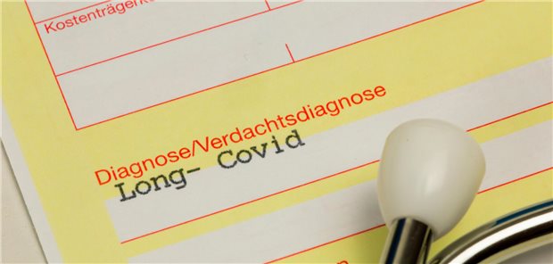 Bei Verdacht auf Long-COVID oder ähnlich ausgeprägten Erkrankungen können Ärzte, die im Rahmen der Long-COVID-Richtlinie behandeln, ab 2025 spezielle EBM-Ziffern ansetzen.