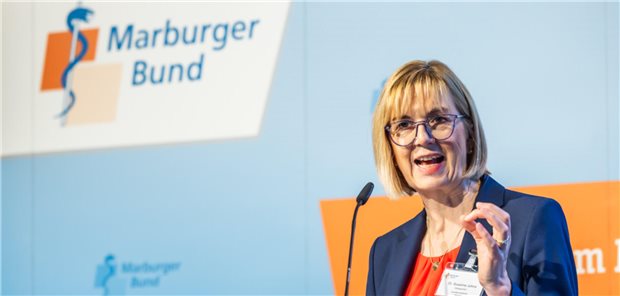 Bei der Personalbemessung wird mit zweierlei Maß gemessen: MB-Chefin Dr. Susanne Johna am Samstag bei der Hauptversammlung in Mainz.