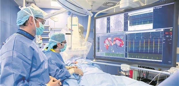 Beim 3D-Mapping interpretieren die Kardiologen in Essen eine elektrische Landkarte der Herzoberfläche, die dank neuester Technik innerhalb weniger Minuten mehr als 20000 Datenpunkte im EPU Labor sammelt.
