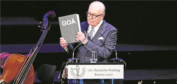 GOÄ-Novelle: Patienten sollen Druck auf den Minister machen Beim Ärztetag in Bremen im vergangenen Jahr hatte BÄK-Präsident Dr. Klaus Reinhardt noch die gesammelte GOÄneu aus Ärztehand als Geschenk an Gesundheitsminister Lauterbach dabei. Doch bis heute ist der Reformprozess nicht angelaufen. Das sorgt für großen Frust.