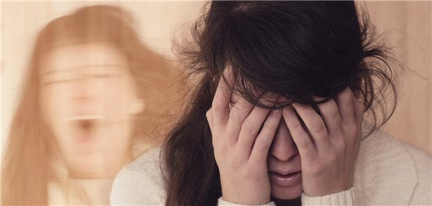 Betroffene mit somatisch begründeten Ängsten: Sie scheint am stärksten von einer psychotherapeutisch betreuten LSD-Therapie zu profitieren. (Symbolbild mit Fotomodell)
