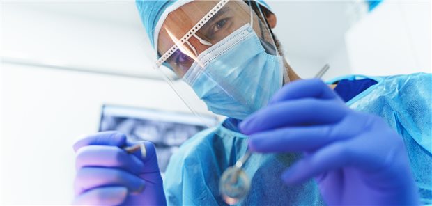 Debatte um iMVZ: „Investoren haben nirgendwo eine dominante Stellung“ Bohrt er gleich im Auftrag eines Investors? Wohl eher nicht! Egal, welche Trägerschaft einer Praxis oder eines MVZ: Am Ende bleibt der Patient oder die Patientin Auftraggeber.