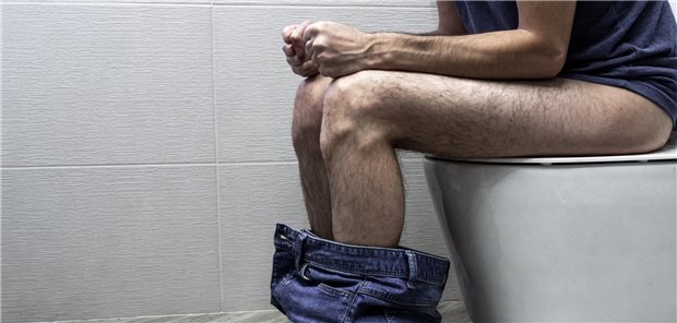 Darmkrebs-Screening beim Benutzen einer öffentlichen Toilette