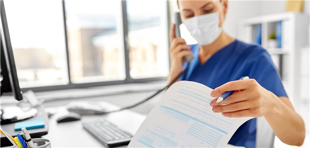 Das Praxis-Personal hält in der Pandemie an vorderster Front den Kopf hin, meint die KV Saarland und möchte dies gewürdigt sehen.