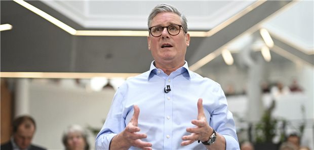 Das eingesparte Geld soll direkt in die Patientenversorgung fließen, versprach Premierminister Keir Starmer bei der Vorstellung seiner Reformpläne.