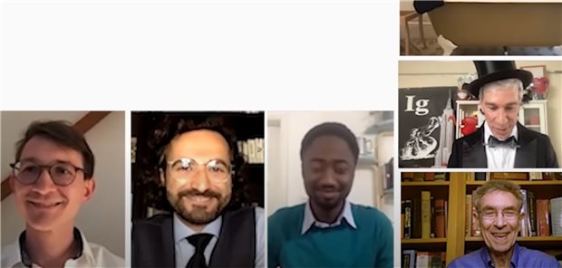 Der Medizinpreis des Ig-Nobelkomitees geht 2021 an Ralph Hohenberger, Olcay Cem Bulut, Dare Oladokun und Burkard Lippert (von links nach rechts); darüber: Moderator Marc Abrahams.