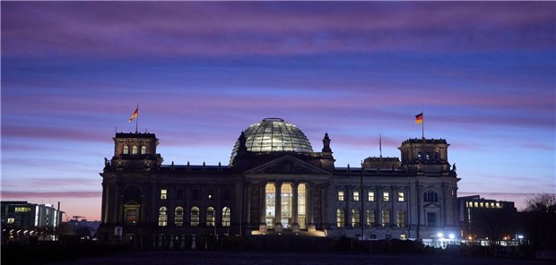 Der Morgen nach der Bundestagswahl: Blick auf das Reichstagsgebäude.