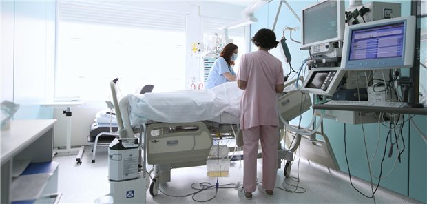 Der SOFA-Score ist ein standardisiertes Instrument zur Einschätzung des Mortalitätsrisikos bei Patienten auf der Intensivstation. An der Präzision und Aussagekraft von SOFA-1 wurden aber immer wieder Zweifel geäußert. 