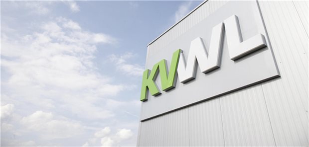Das Logo KVWL prankt an einer Wand.