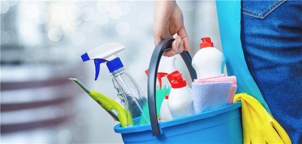 Was Reinigungsmittel in der Lunge anrichten können Die Luftbelastung in Innenräumen mit Reinigungsprodukten betrifft jede Person. Sie beeinflusst unsere Lungenfunktion, und das lebenslang. Diese Gefahr wird unterschätzt. So die Meinung einer Pneumologin aus Italien.