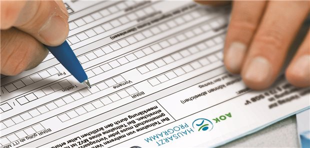 Die Spitzenverband der Fachärztinnen und Fachärzte will die Pflicht für Krankenkassen, Hausarztverträge auflegen zu müssen, relativieren. Der Kontrahierungszwang solle künftig nur noch dann gelten, wenn die HzV zusammen mit Facharztverträgen vereinbart wird.