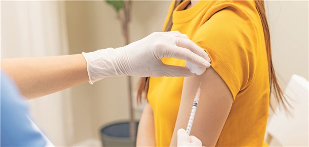 HPV-Impfung schützt vor Gebärmutterhalskrebs und Krebsvorstufen Ein Mädchen wird geimpft.