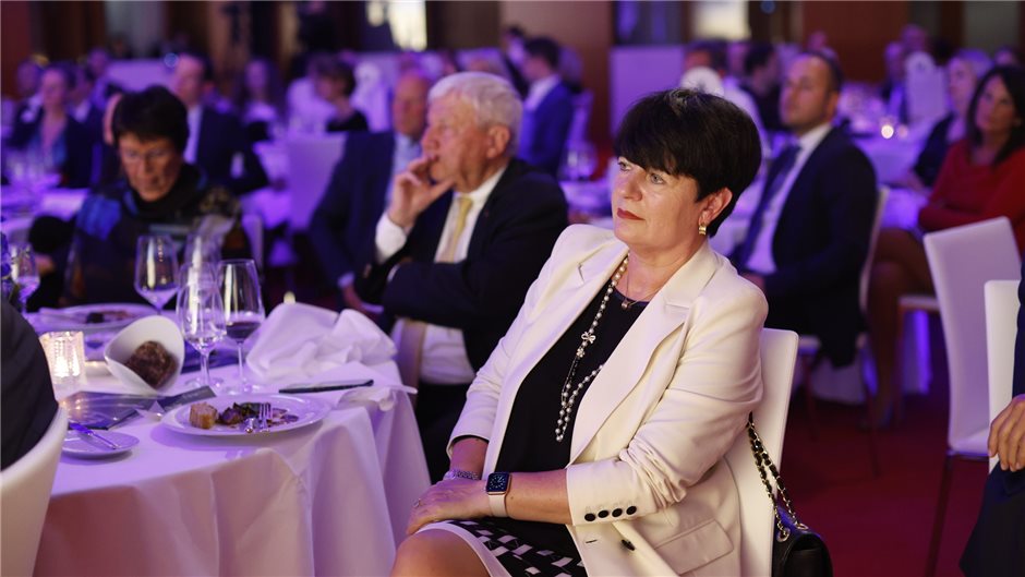 Die zwei Mitglieder der Charity-Award-Jury Gudrun Schaich-Walch, ehem. Parlament...