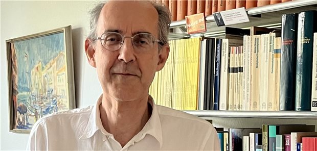 Dr. Bernhard Richarz, Facharzt für Psychosomatische Medizin, Psychiatrie, Psychotherapie und Psychoanalyse, hat die Initiative „tanzfähig“ gegründet.
