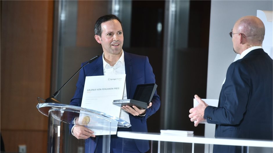 Dr. Michael Boehler (l.), Vice President Global Commercial and General Manager v...