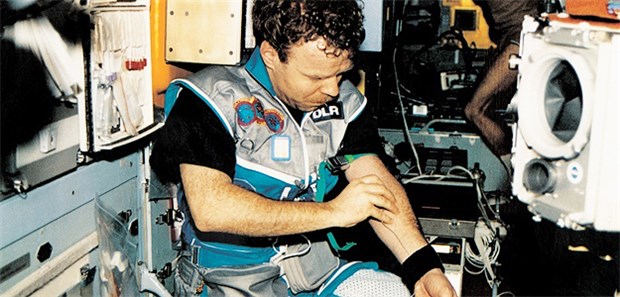 ESA-Astronaut Reinhold Ewald war 1997 an Bord der Raumstation MIR. Sein Schwerpunkt waren biomedizinische Tests - vor allem an sich selbst.
