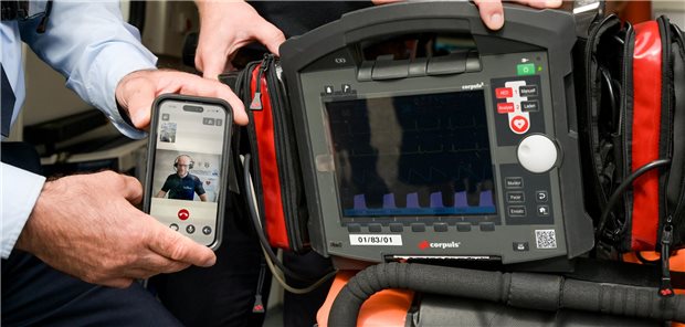 Weitere Telenotarzt-Zentrale geht in Rheinland-Pfalz an den Start Ein Handy und ein mobiles EKG-Gerät sind mit dem Telenotarzt in der Leitstelle verbunden.