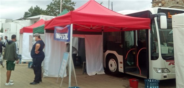 Corona-Impfbus am Bahnhof Bad-Neuenahr  