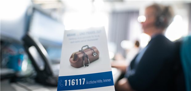 Digitale Versorgungsplattform der KVBW: Einschätzen, steuern und versorgen Eine der Erkenntnisse insbesondere aus der Zeit der Corona-Pandemie: Die KV Baden-Württemberg kann nicht mehr nur eins zu eins mit Anrufern kommunizieren – einer sitzt am Telefon und der andere nimmt ab.