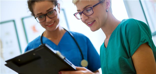 Praxis attraktiv für MFA machen – das ist mehr als eine Geldfrage Eine gute Aufgabenteilung und die gelebte Teampraxis helfen dabei, den Spaß am MFA-Beruf zu erhalten.