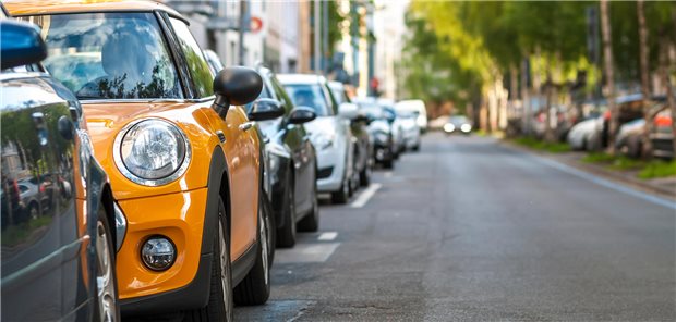 Einen Parkplatz zu finden in der Stadt, ist oft schwierig. In Nordrhein-Westfalen können Ärzte und Ärztinnen Parkausweise beantragen für Hausbesuche.