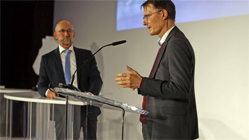 Er nutzte auch die Gelegenheit, sein wenige Stunden zuvor vom Bundestag in letzt...