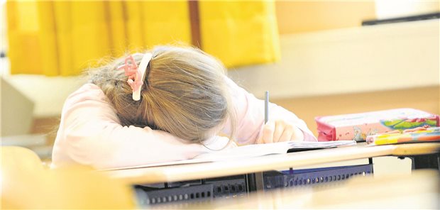 Erschöpfungssymptome, Einsamkeitsgefühle: Laut einer Erhebung unter rund 26.500 Schülern in Deutschland zeigen sich bei ihnen vielfältige gesundheitliche und psychische Belastungen.