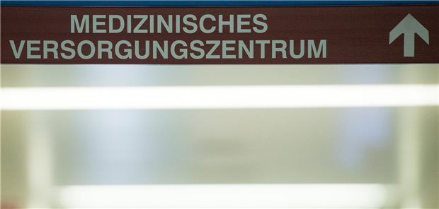 Hinweisschild MVZ