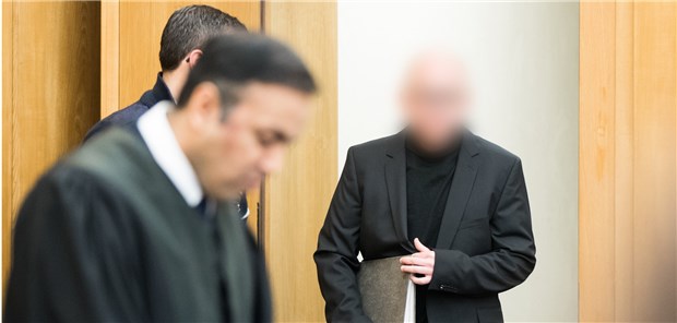 Freispruch oder jahrelange Haft: Im Prozess um angeblich gepanschte Krebsmittel konnten die Anträge von Verteidigung und Staatsanwaltschaft kaum weiter auseinanderliegen.