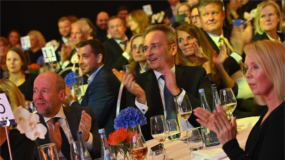 Freudiger Applaus nach dem musikalischen Intermezzo - auch von Joachim Krieger (...