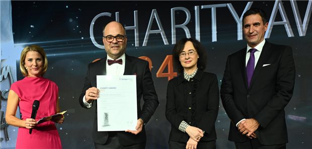 Preisverleihung mit Professor Michael Müller vom Verein "Region der Lebensretter"