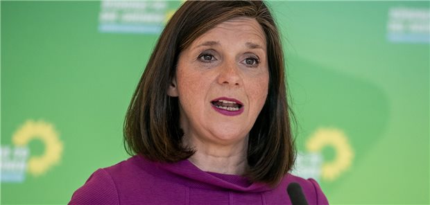 Tönnies-Reaktion: Grüne schreiben Brief an Spahn Grünen Fraktionschefin Katrin Göring-Eckardt und zwei weitere Grünen-Abgeordnete, fordern den Bundesgesundheitsminister auf, eine Corona-Taskforce ins Leben zu rufen.