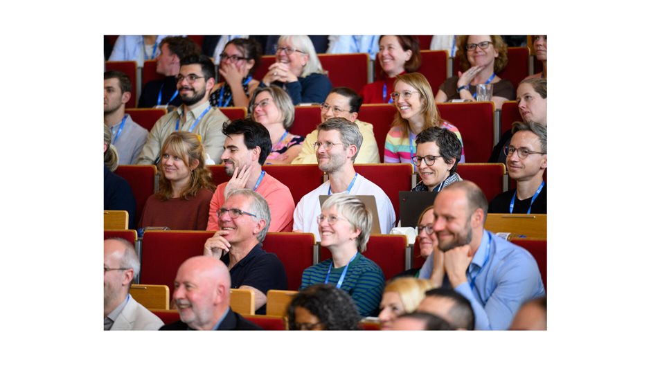 Guter Redner, gelöste Stimmung: Die Keynote zur Eröffnung zog die Zuschauerinnen...