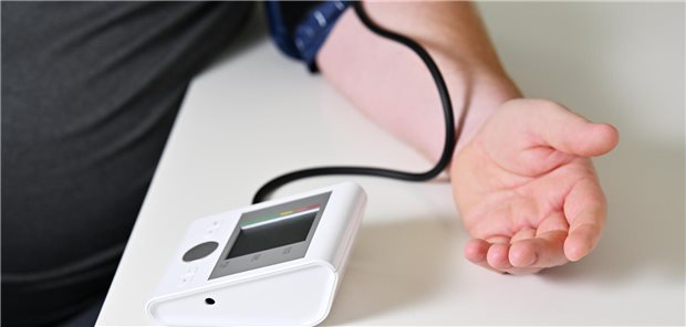 Hat eine Patientin mit metabolischer Fettleber zusätzlich eine Hypertonie, sollte der Fibroseverlauf strenger kontrolliert werden.