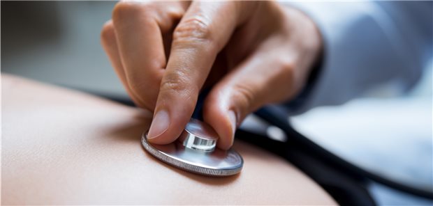 Hinweise auf eine Pneumonie? Bei Krebskranken mit Checkpoint-Inhibitor-Therapie gibt es dann eine mögliche Differenzialdiagnose mehr: die einer CIP.