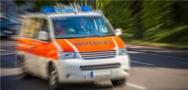 Im Einsatz für den Notfall: Im niedersächsischen Projekt „Telenotarzt“ könnte in Zukunft so manche Fahrt mit dem Notarztwagen entfallen. Notfallsanitäter nehmen stattdessen vom Patienten aus über gesicherte Datenleitungen Kontakt zu den Ärzten auf.